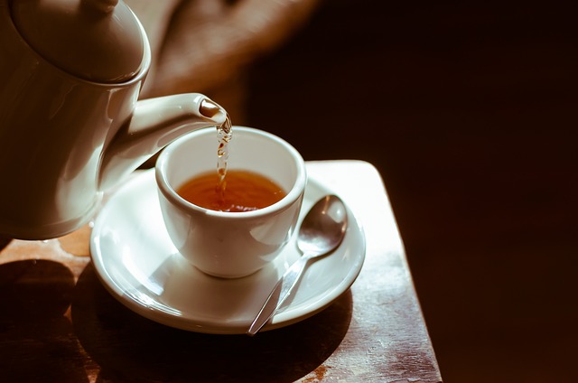 nalévání čaje